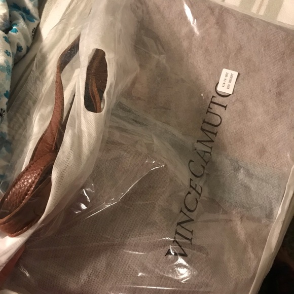 Beautiful, Vince Camuto tote - Picture 4 of 4